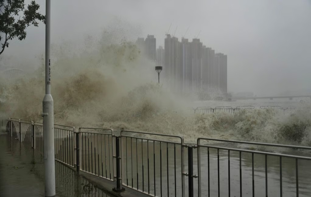 Siêu bão Ragasa đổ bộ vào Hồng Kông Trung Quốc Bão Ragasa gây thiệt hại tại Hồng Kông