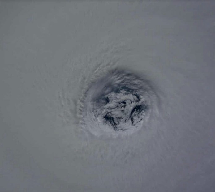 Mắt bão khổng lồ hiện rõ từ vũ trụ Mắt bão Ragasa rõ nét nhìn từ không gian