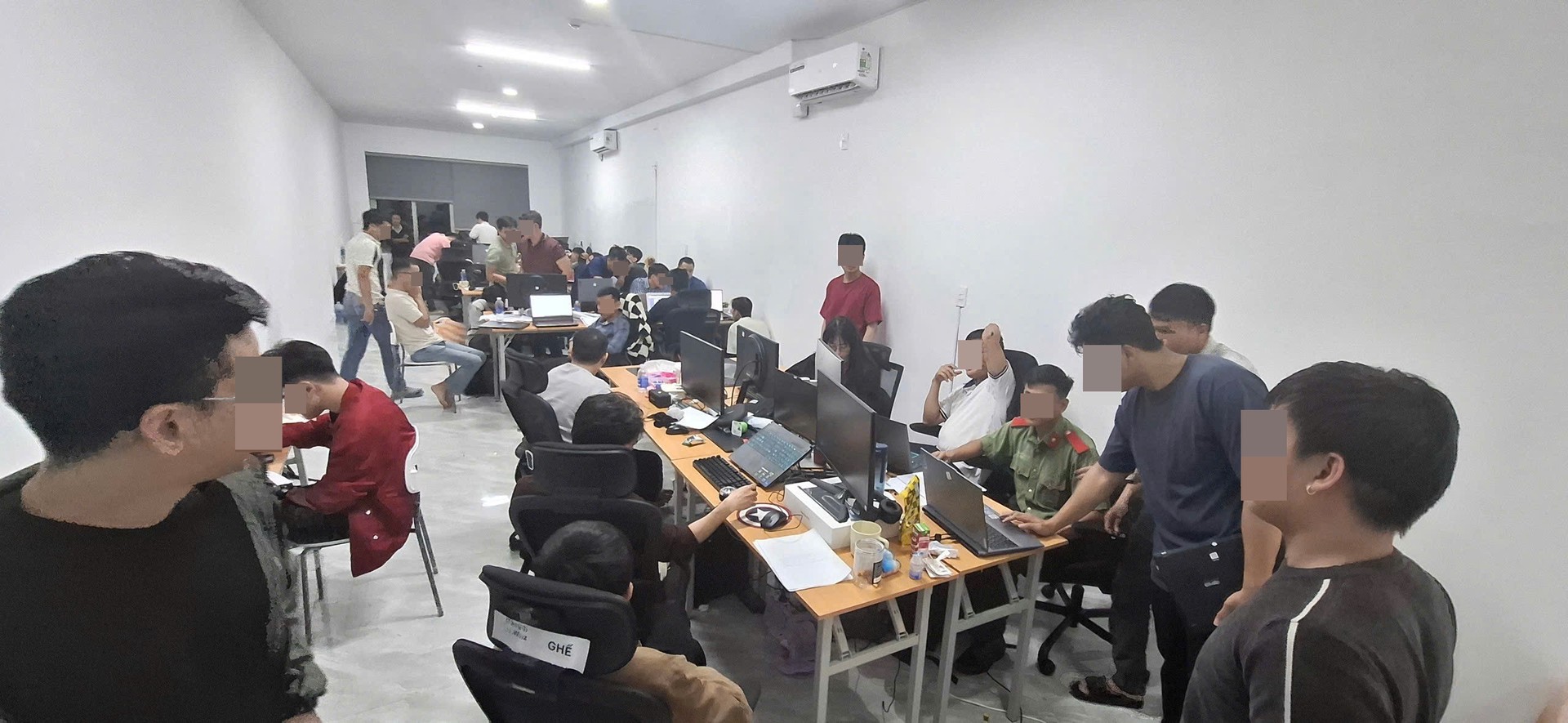 Hiện trường vụ việc tại thời điểm kiểm tra Cảnh sát kiểm tra công ty công nghệ tại Đà Nẵng