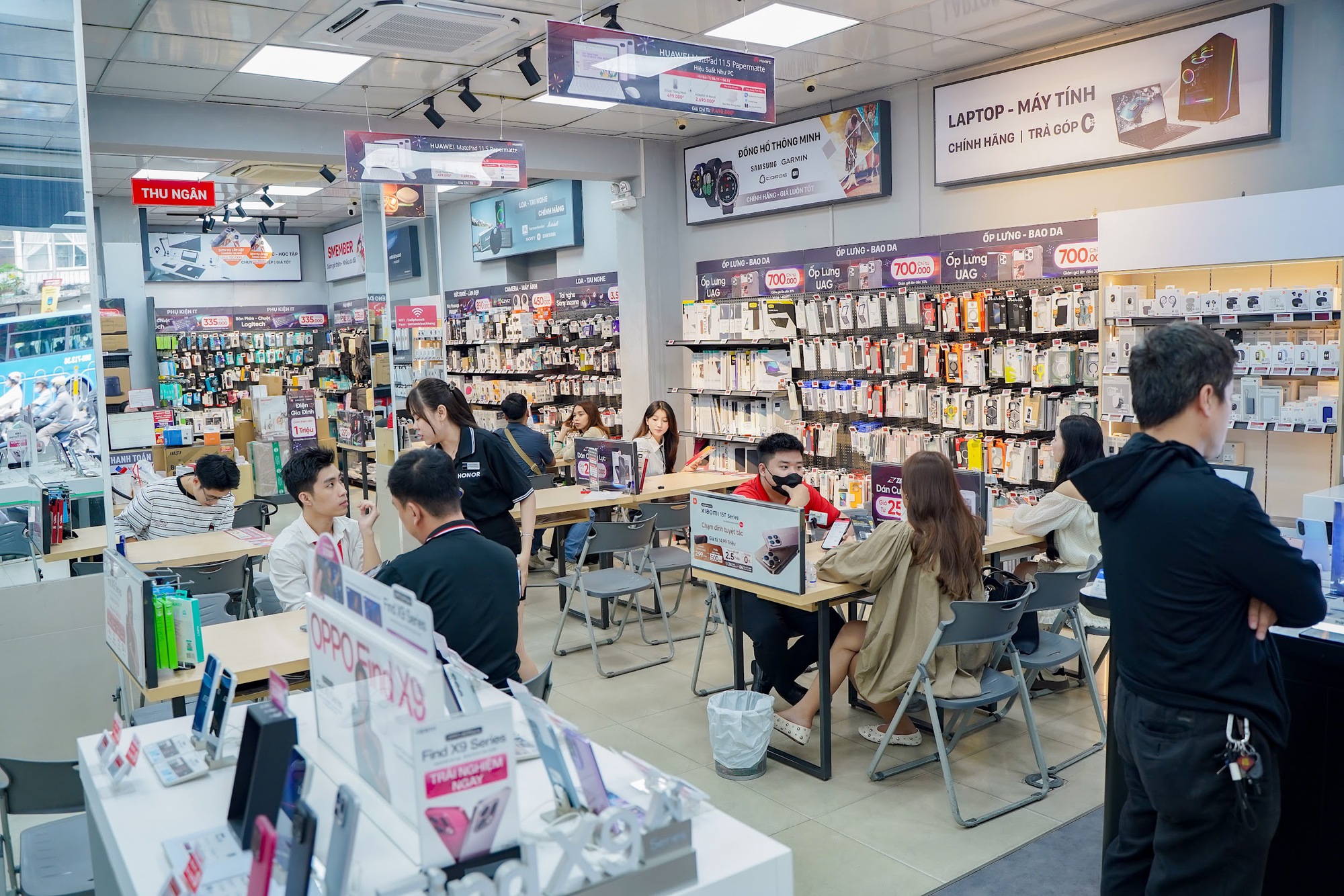 Loạt sản phẩm công nghệ sập giá ngày Black FireDay tại CellphoneS- Ảnh 1. Sản phẩm công nghệ giảm giá tại CellphoneS