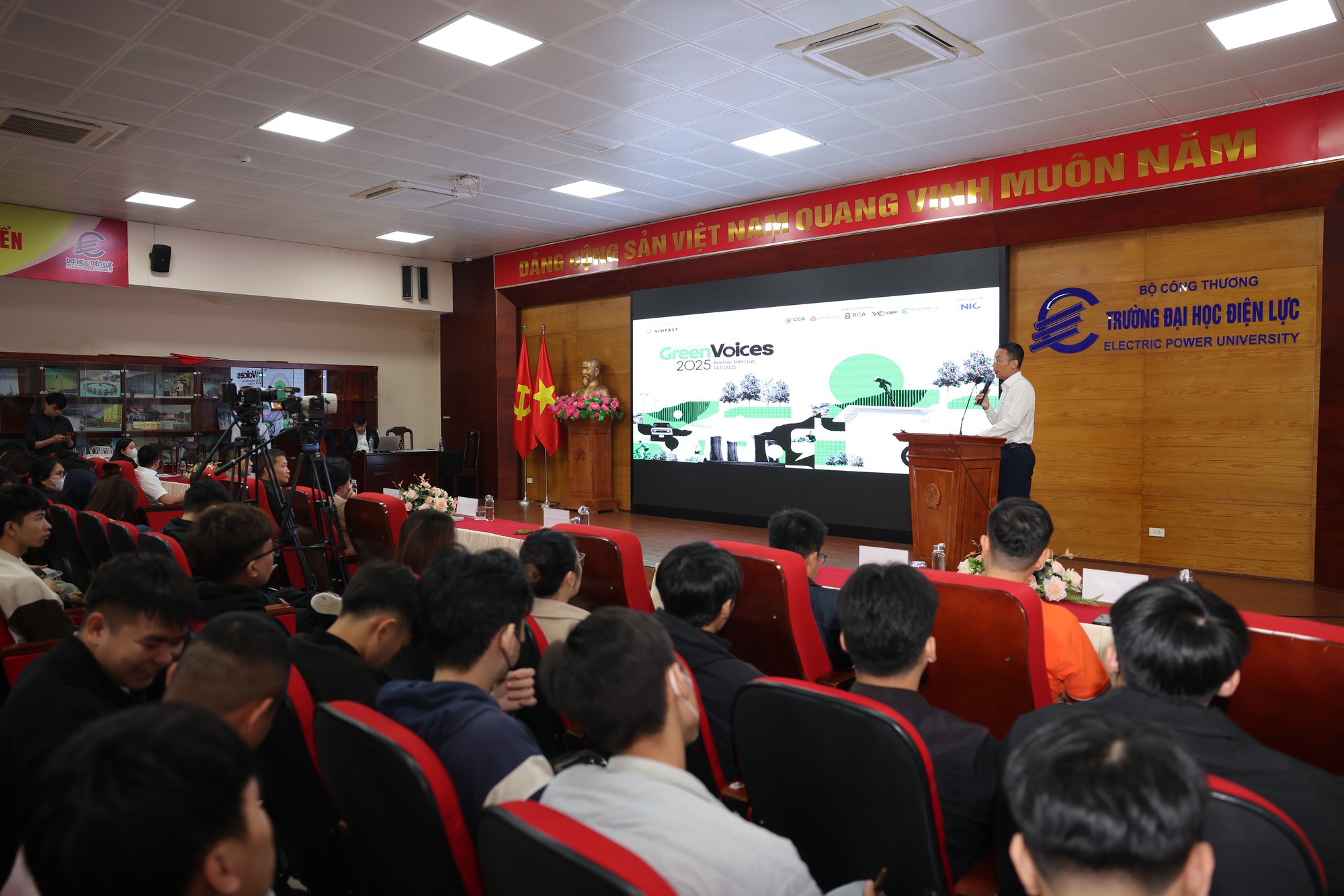 Sinh viên Đại học Điện lực tại Green Voices 2025